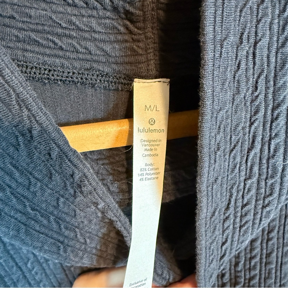 Lululemon oversized sweater turtleneck wide body M/L - Picture 3 of 6
